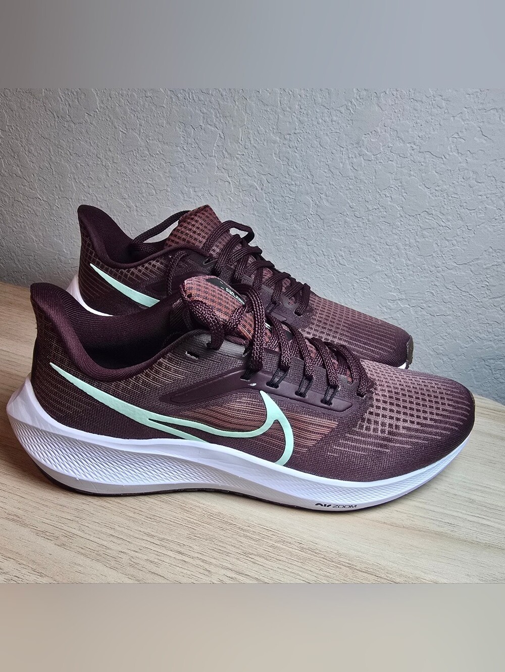 Womens NIKE Sneakers Size 9 NEW Air Zoom Pegusus 39 Rust Mint